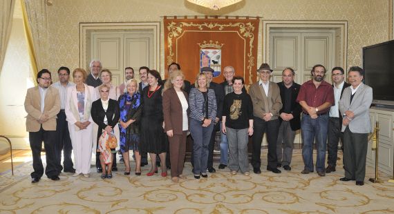 2012-10-04 NOMB. HUESPED DISTINGUIDO POETA CLAUDIO AGUIAR (1)