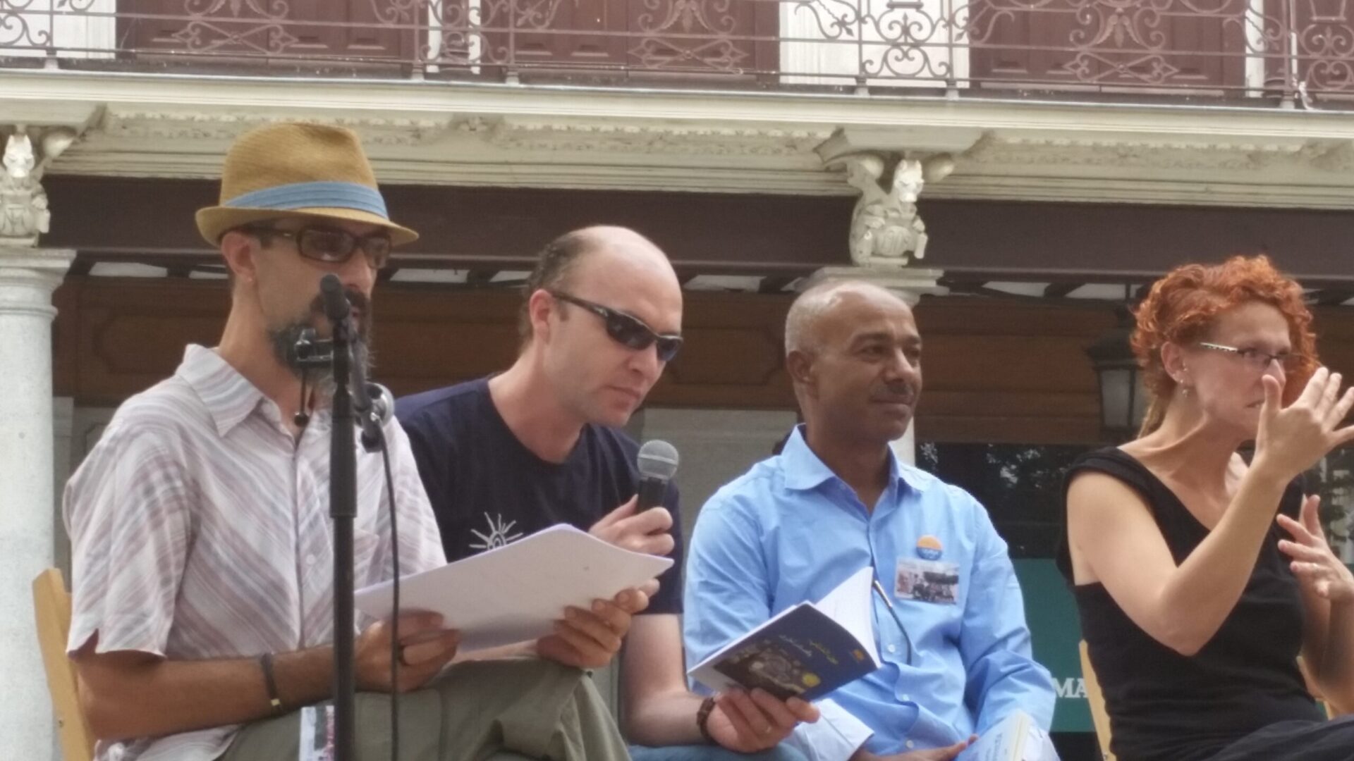 4 Leyendo en la Plaza de Zocodover, con Ali Al-Ameri y las voces de Miguel Barrera y Ángeles Carmona