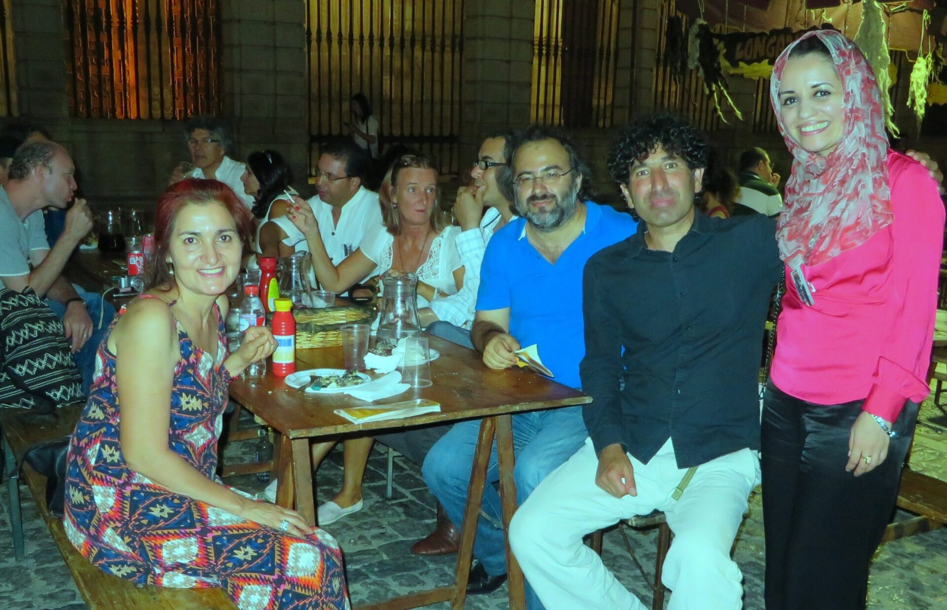 Con un grupo de poetas en la carpa del Ayuntamiento