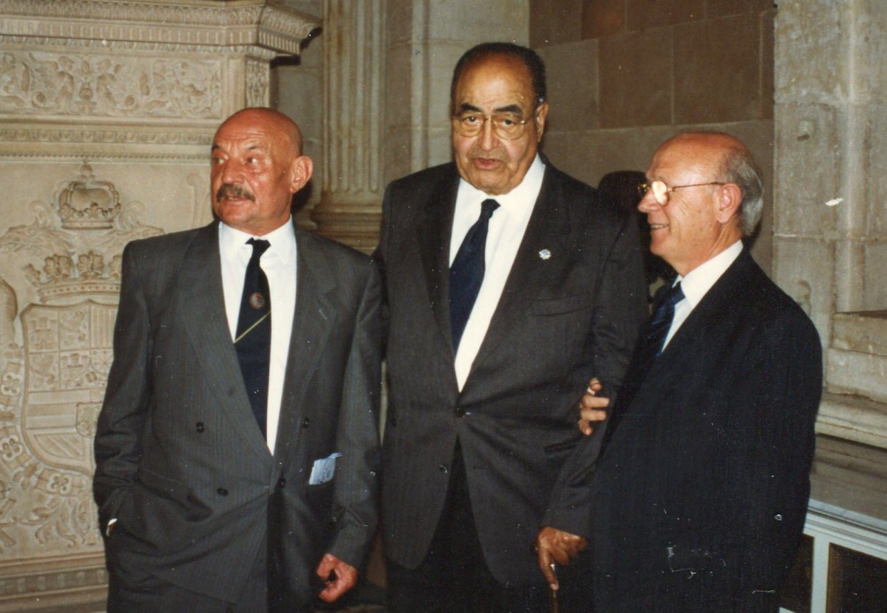 2 José Hierro, Baquero y Alfonso Ortega Carmona, en el Palacio Real Madrid (foto de A. P. Alencart)