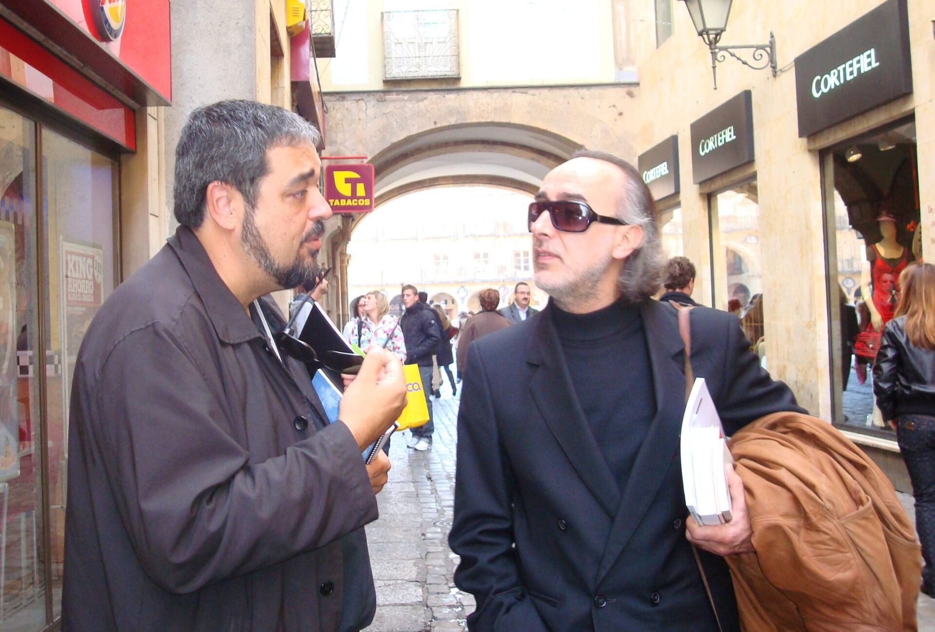 6 Carlos Aganzo y Jorge Fragoso, en la calle Prior (2007, foto de Jacqueline Alencar)