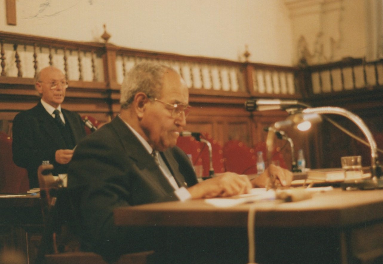 9 Gastón Baquero y Alfonso Ortega, en el Aula Magna de la Pontificia (1993, foto de A. P. Alencart)