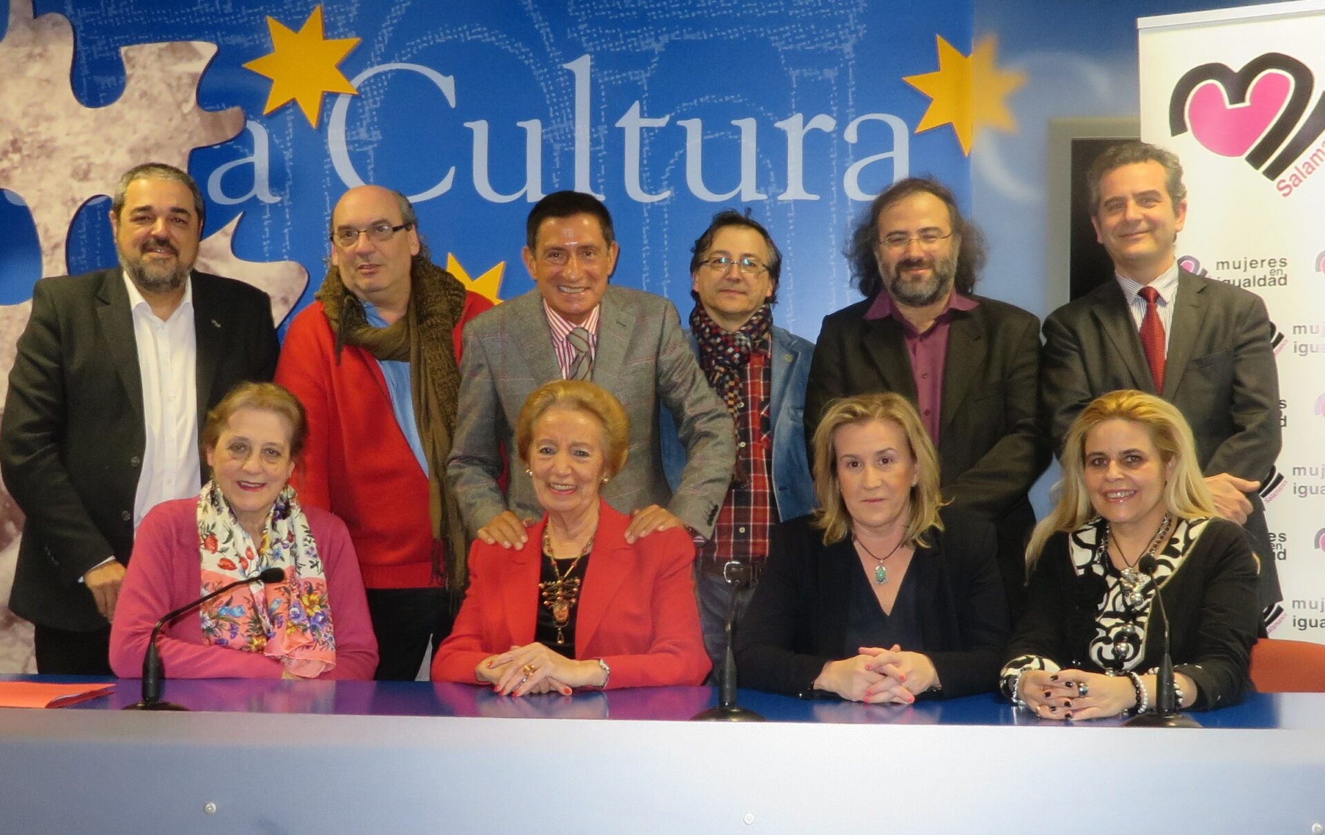 1 Miembros del jurado, con Pilar Fernández Labrador y el pintor Miguel Elías