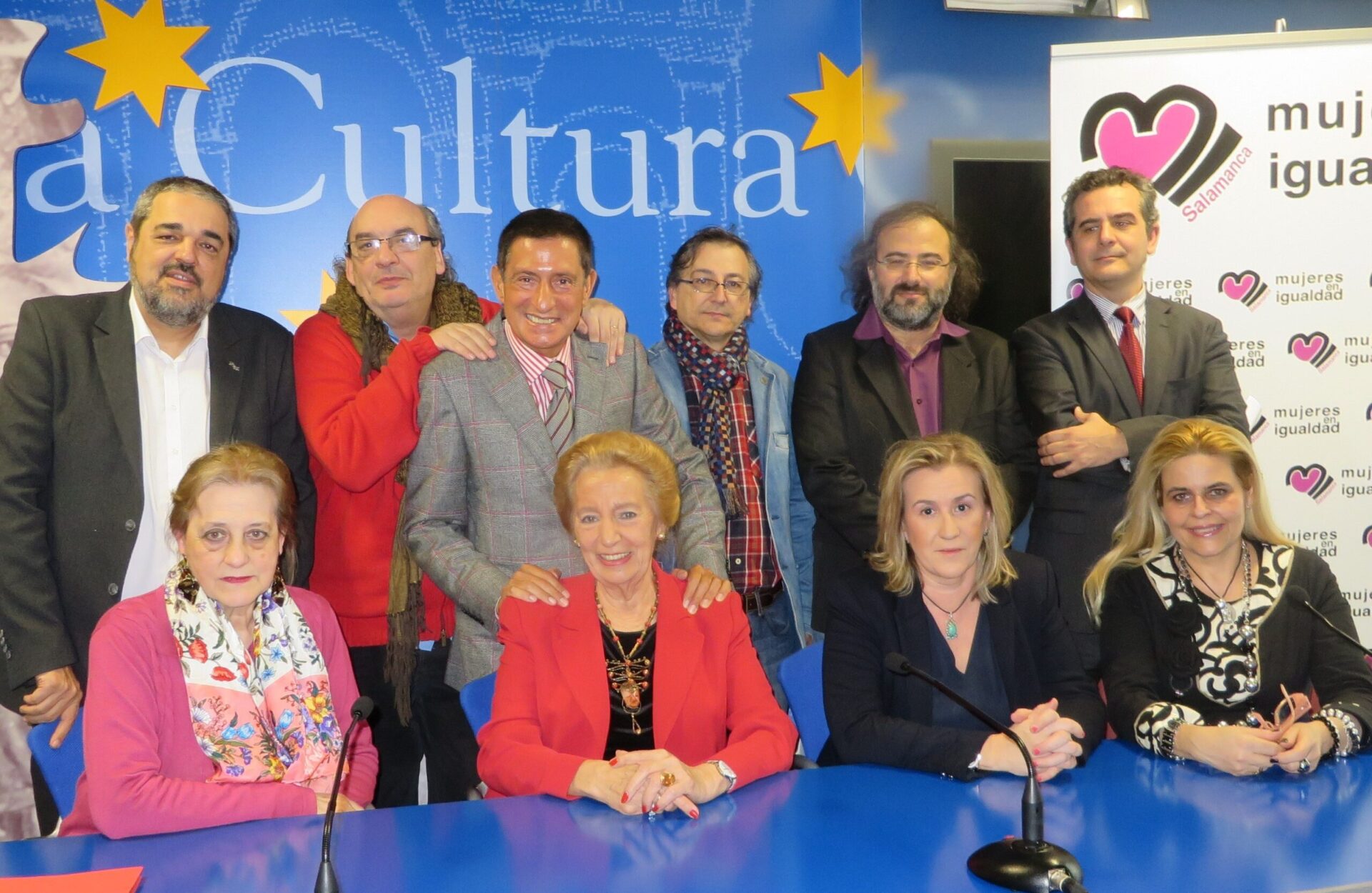 2 Miembros del jurado, con Pilar Fernández Labrador y el pintor Miguel Elías