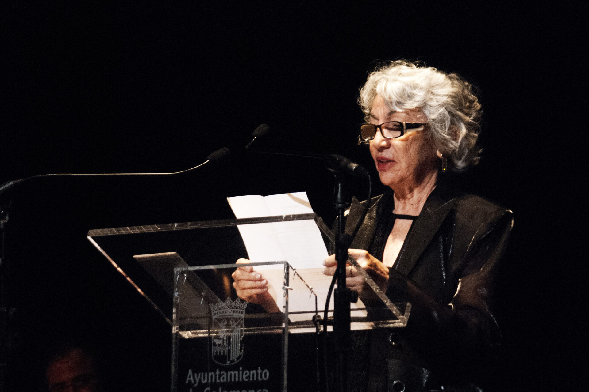 1 La poeta Rizolete Fernandes en en Teatro Liceo (foto de José Amador Martín)