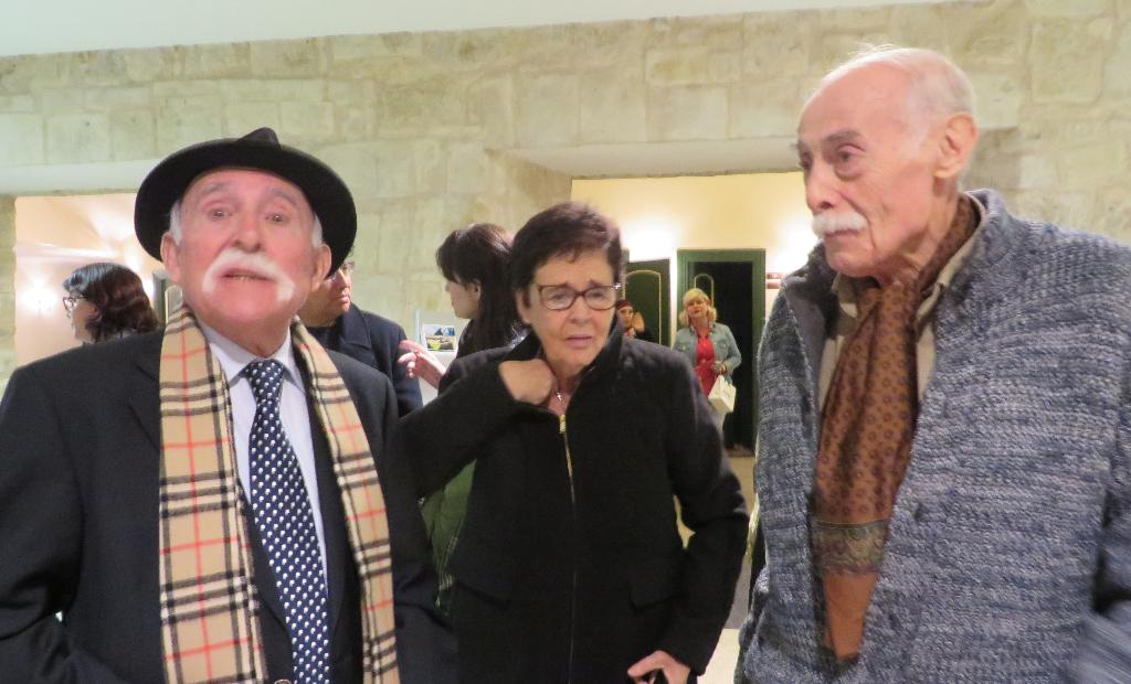 10 Luis Frayle Delgado, Chari Silva y Jesús Hilario Tundidor, entrando al Liceo (JA)