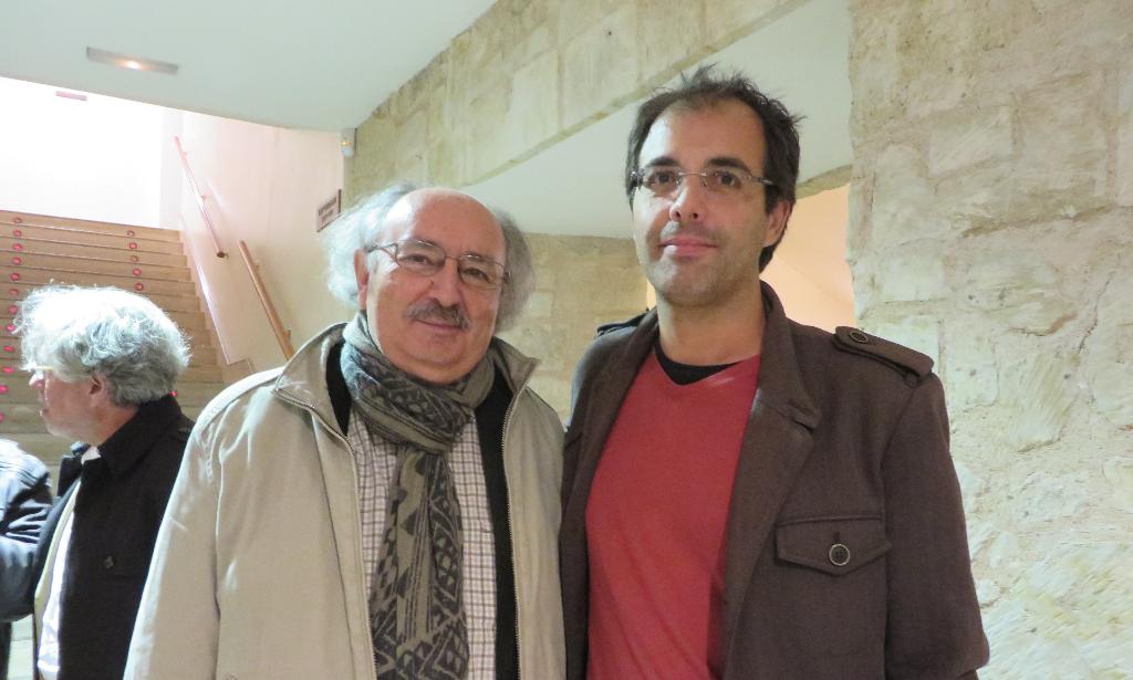 14 Antonio Colinas y Fernando Díaz Sanmiguel, entrando al Liceo (JA)