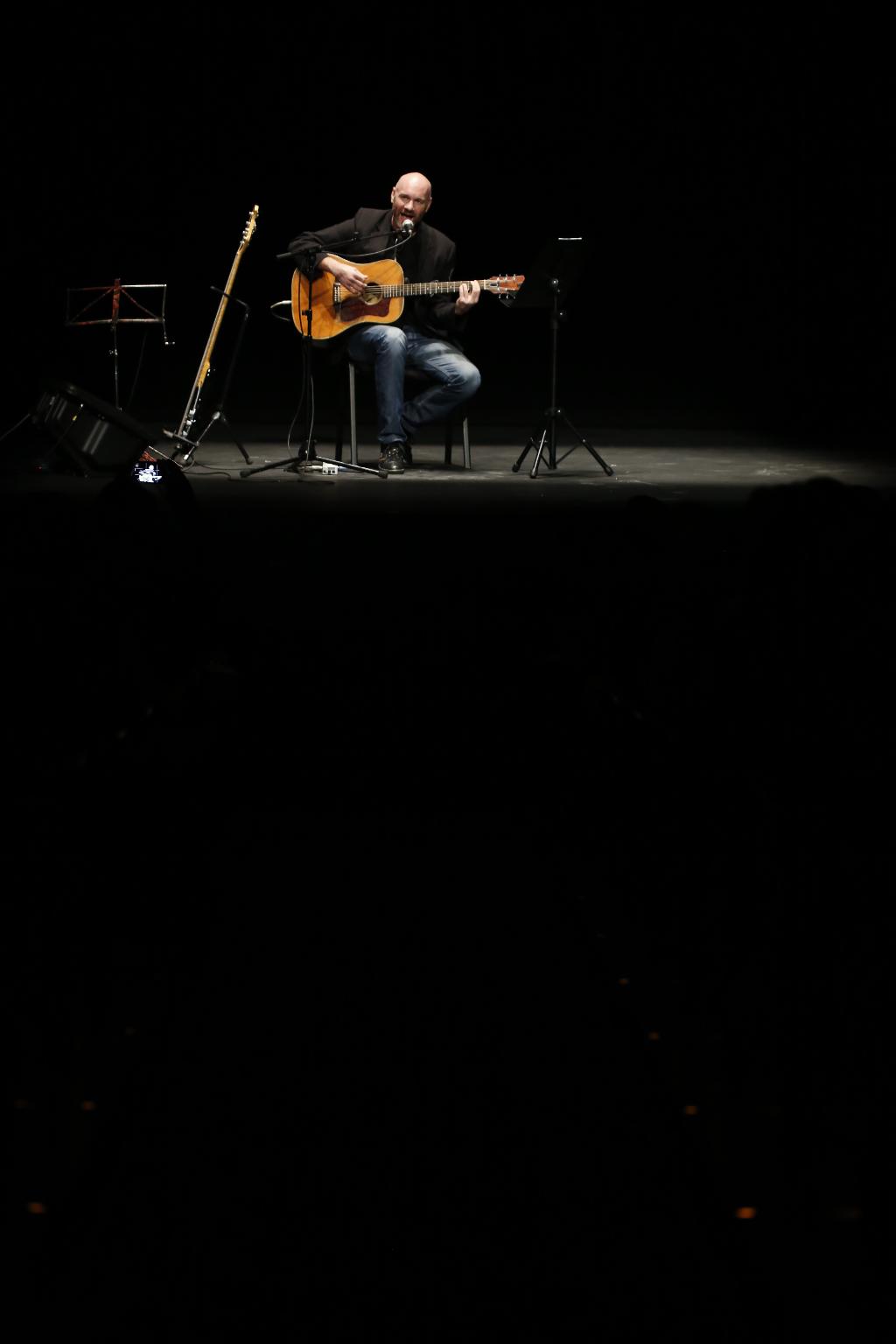 16  Asi Meskin cantando en el Teatro Liceo  (AA)