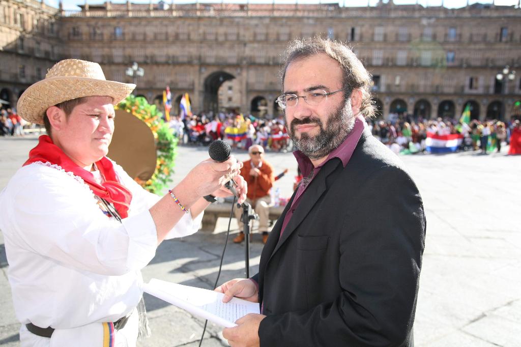 3 Alencart antes de ofrecer el pregón por el Día d ela Hispanidad (Ángel Almeida)