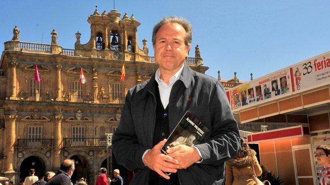 2 Álvaro Valverde en la Feria del Libro de Salamanca (Foto SALAMANCArtv AL DÍA)