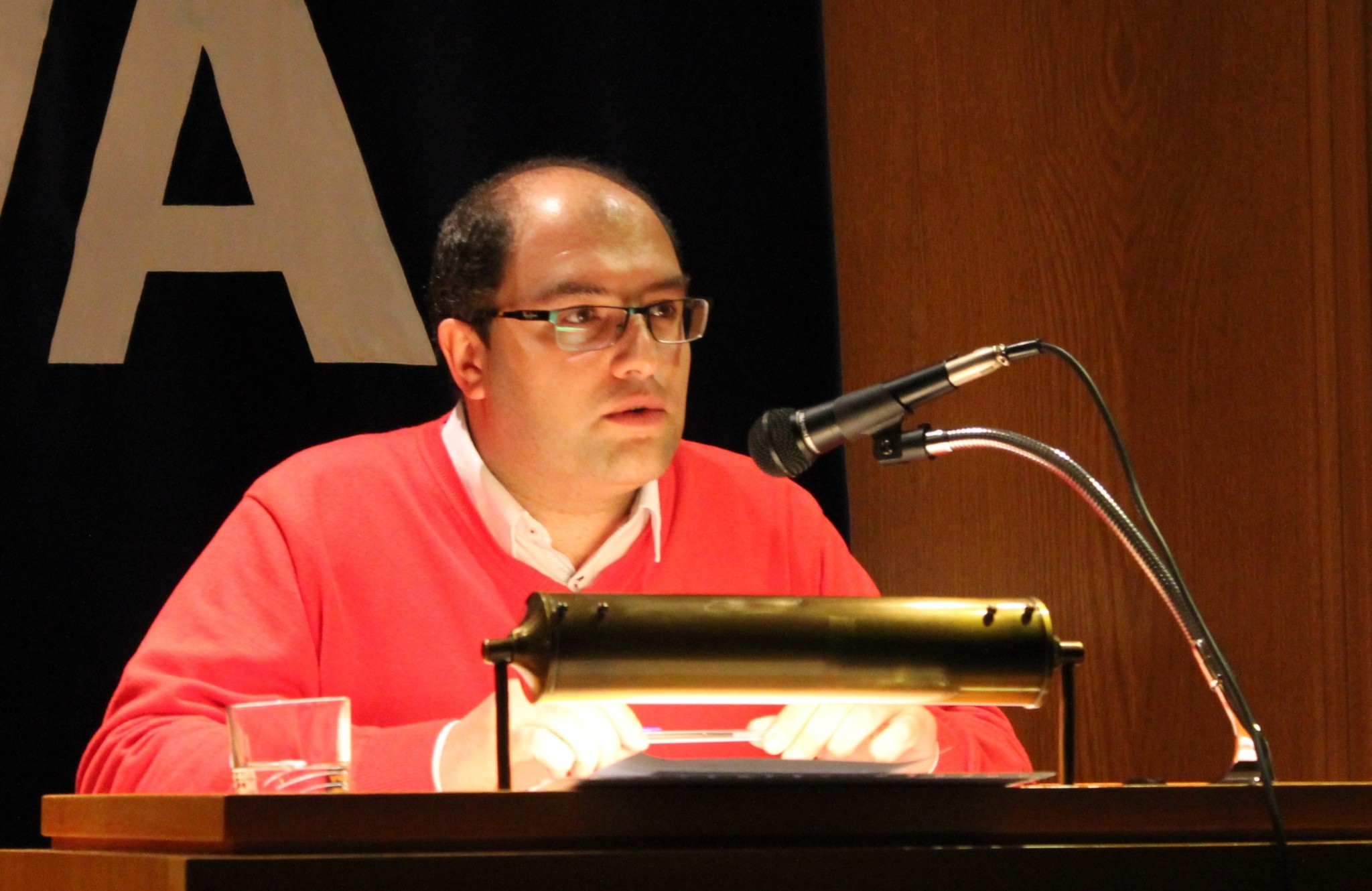 11 Rafael García Lozano leyendo sus poemas en Valladolid