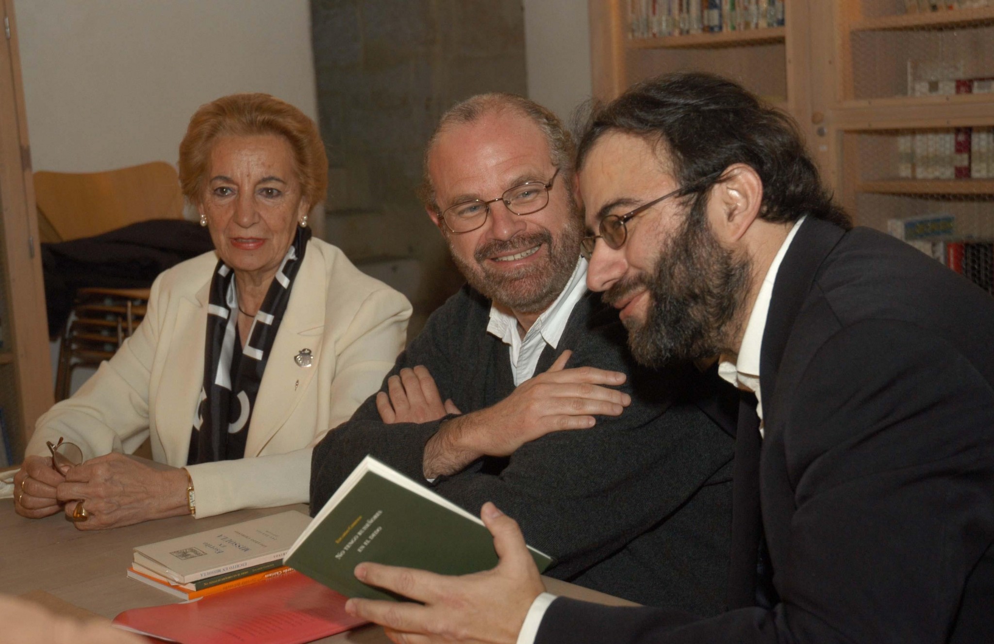 1 Pilar Fernández Labrador, Eduardo Chirinos y Alfredo Pérez Alencart (Foto de Luis Monzón, Casa de las Conchas, 2006)