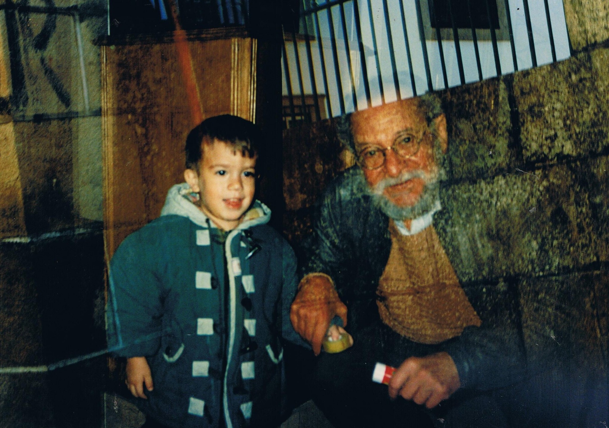 19 Carlos Contramestre y su sobrino José Alfredo (Salamanca, noviembre de 1996)