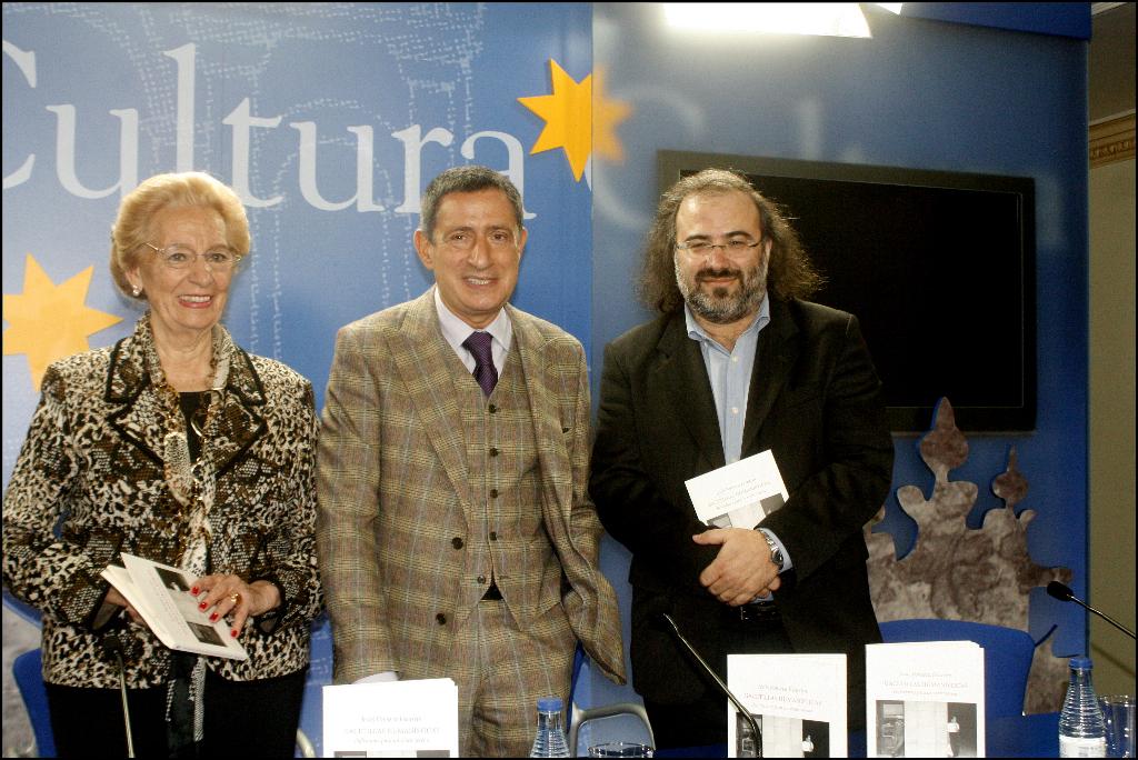 2 Pilar Fernández Labrador, Jesús Fonseca y Alfredo Pérez Alencart (Foto José Amador Martín)