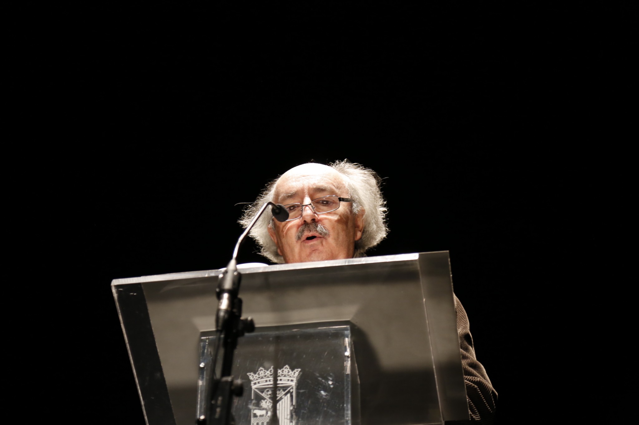 11 Lectura de Antonio Colinas en el Teatro Liceo, duante el XVII Encuentro de Poetas Iberoamericanos (foto de Jacqueline Alencar)