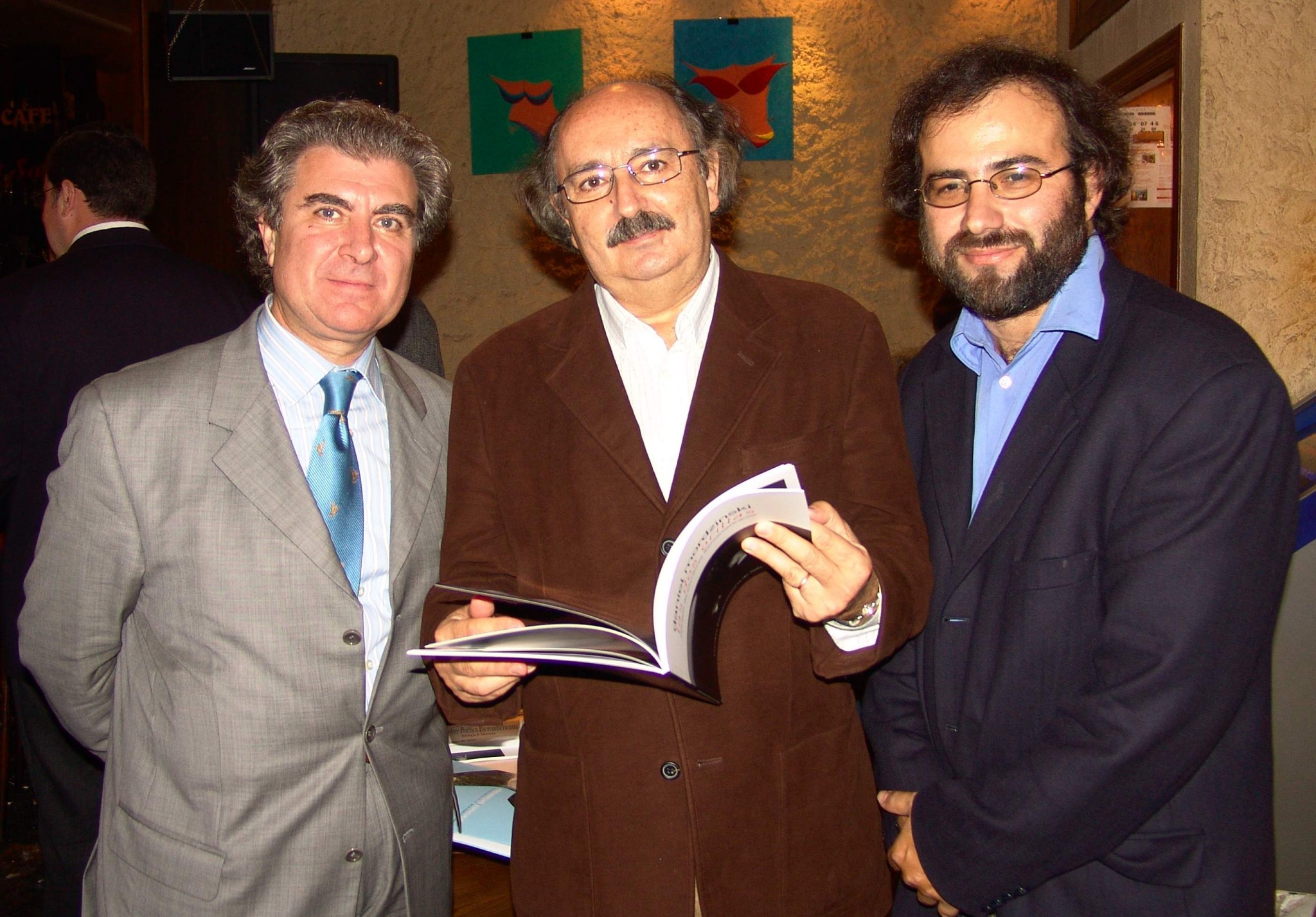 3 César Antonio Molina, Antonio Colinas y Alfredo Pérez Alencart Alencart (Foto de Daniel Mordzinski, 2005)