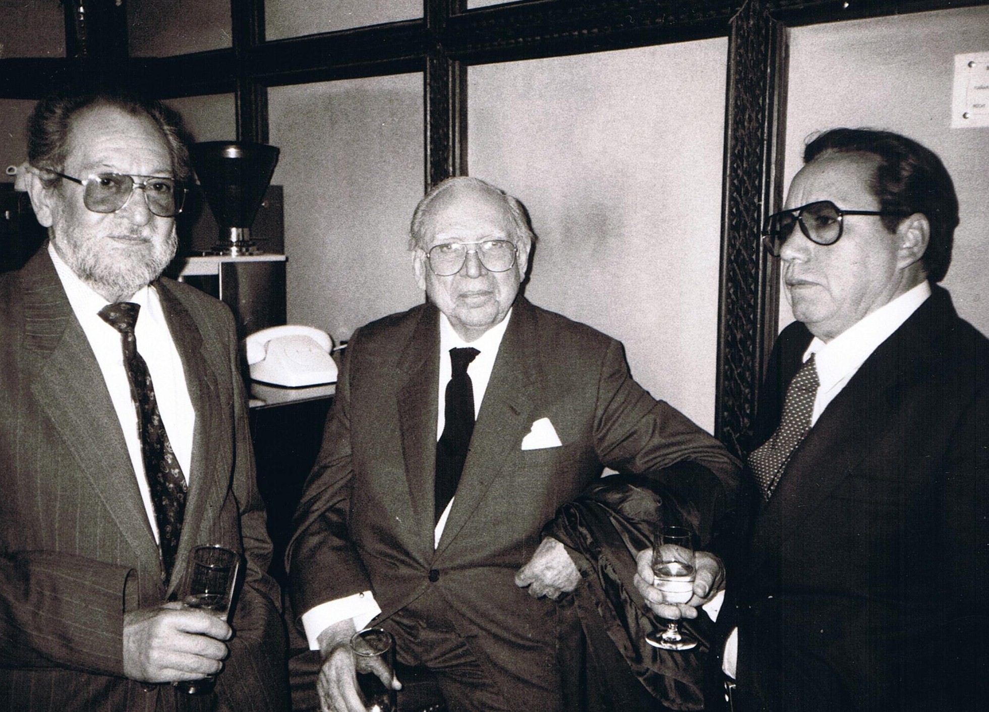 1 De una y otra Venezuela Carlos Contramaestre, Arturo Uslar Pietri y Ramón Palomares (Fotografía de Alfredo Pérez Alencart, Salamanca 1991)