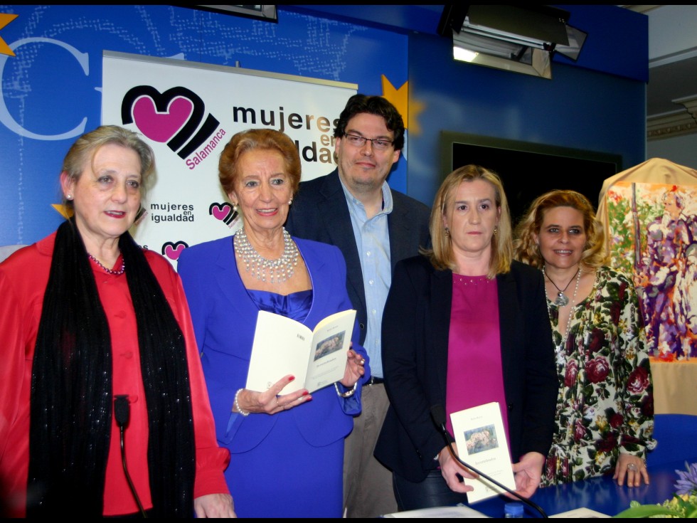 6 Con Carmen Ruiz Barrionuevo, Pilar Fernández Labrador, entre otras