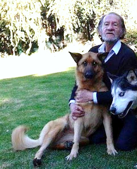 7 Jaime García Maffla, con sus perros