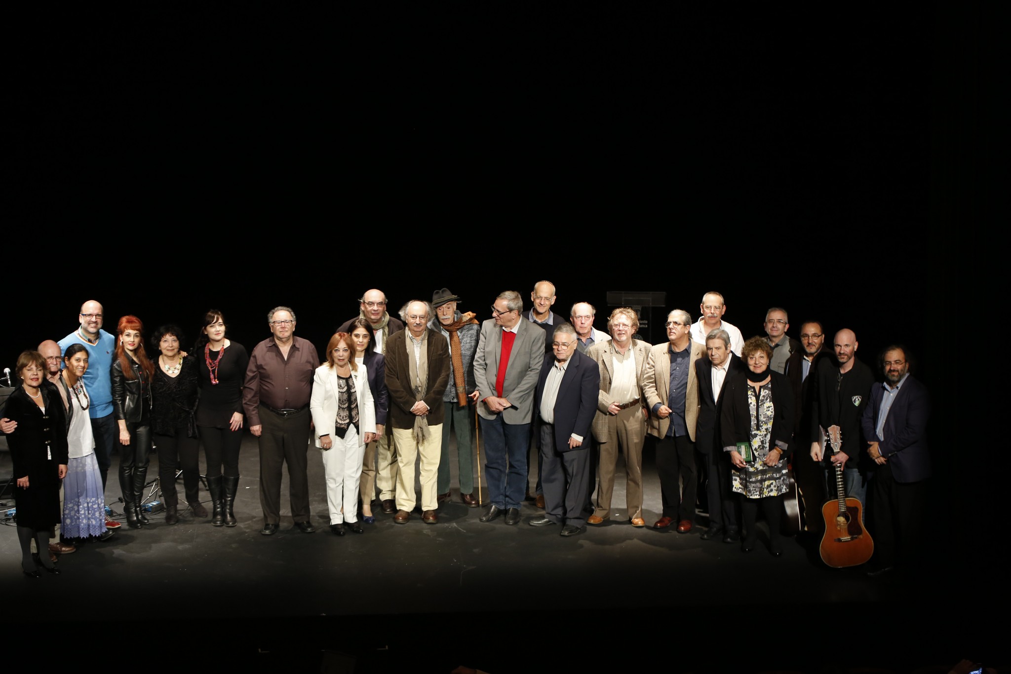 2-grupo-de-poetas-del-xviii-encuentor-en-el-teatro-liceo-de-salamanca-foto-de-a-almeida