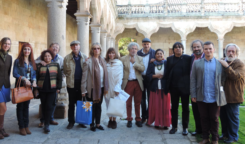 4-grupo-de-poetas-visitando-el-patio-de-escuela-smenores-d-ela-universidad-de-salamanca-jacqueline-alencar-2015