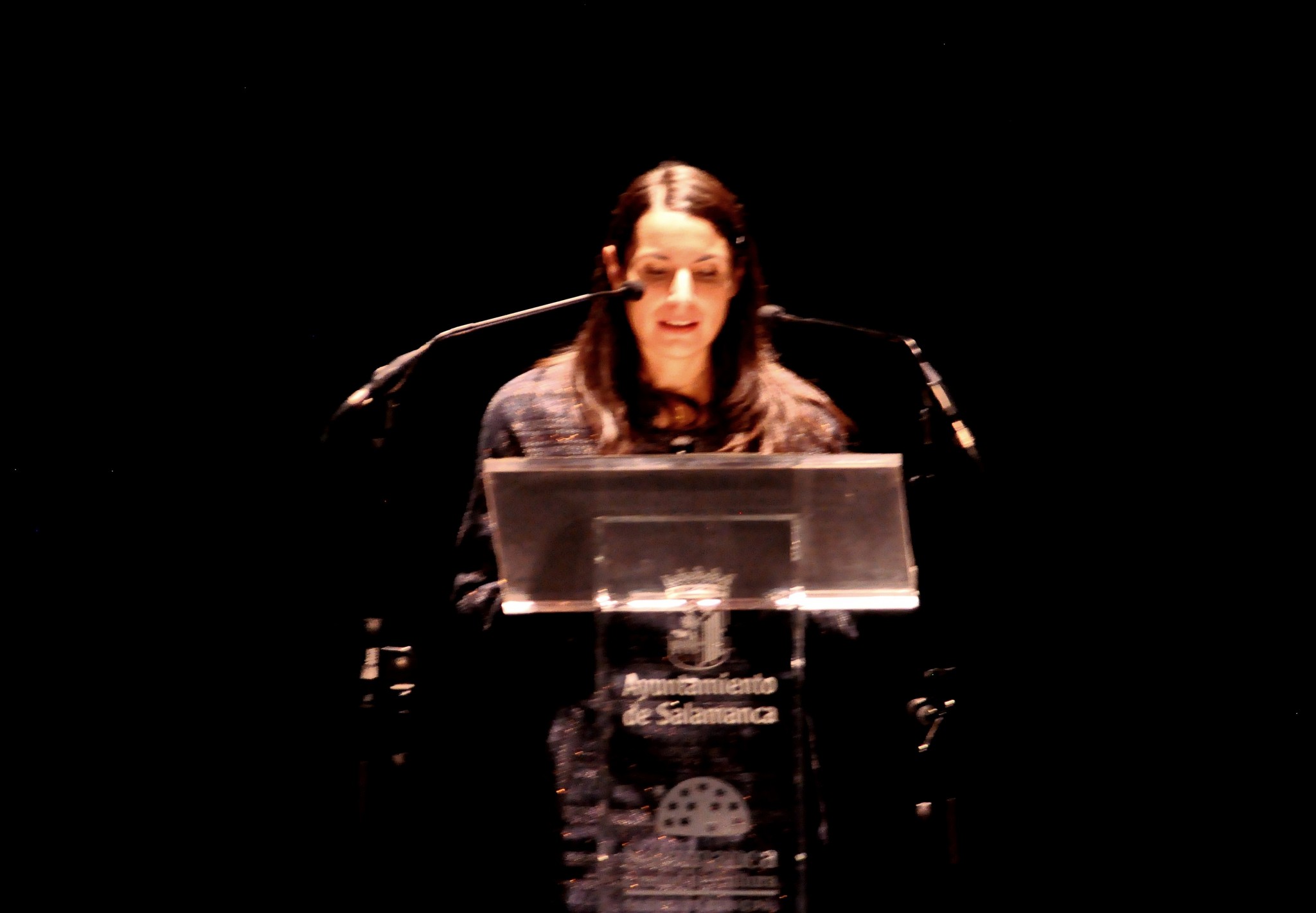 1-carmen-palomo-leyendo-en-el-teatro-liceo-fotomde-jose-amador-martin