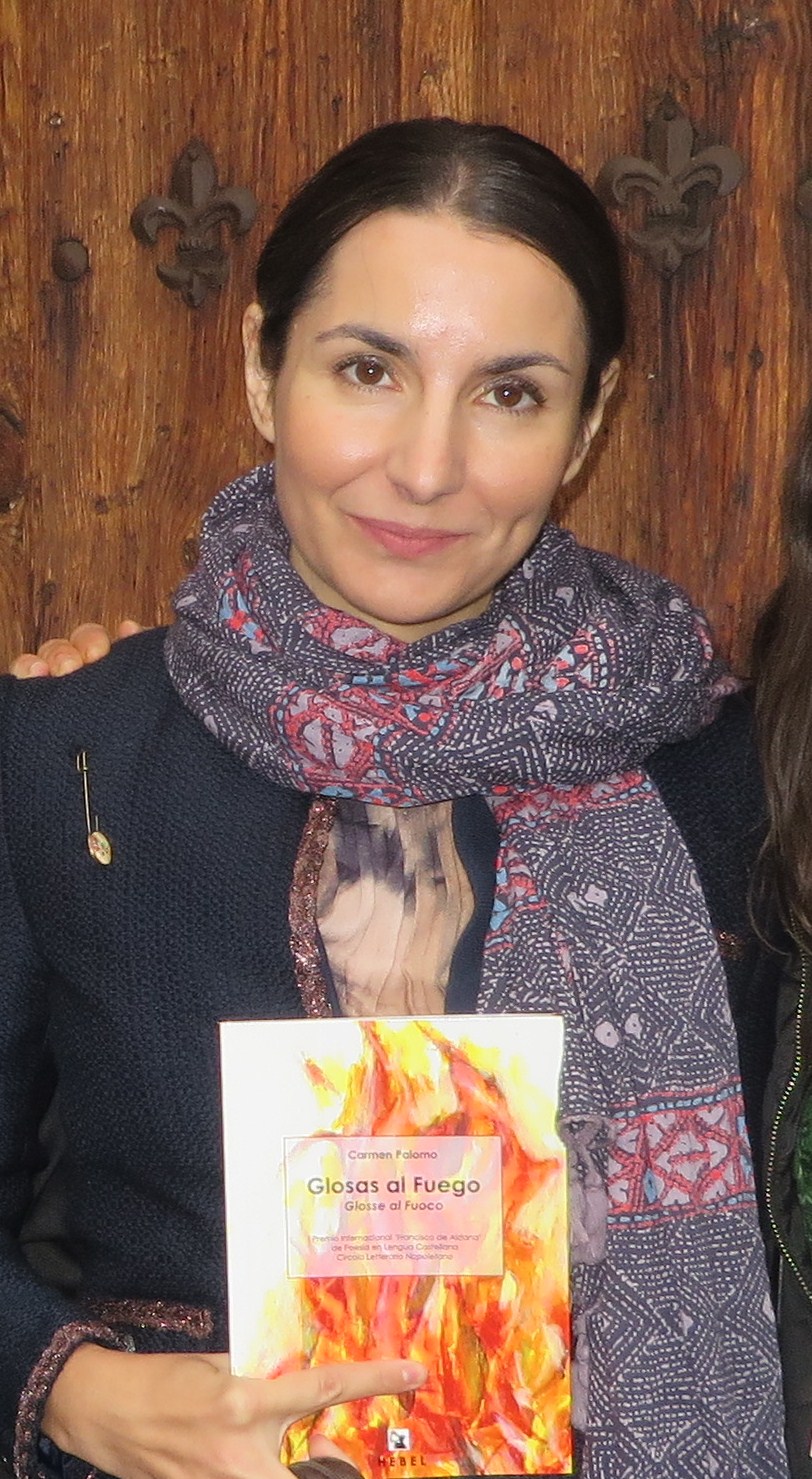 3-carmen-palomo-con-el-libro-premiado-foto-de-jacqueline-alencar