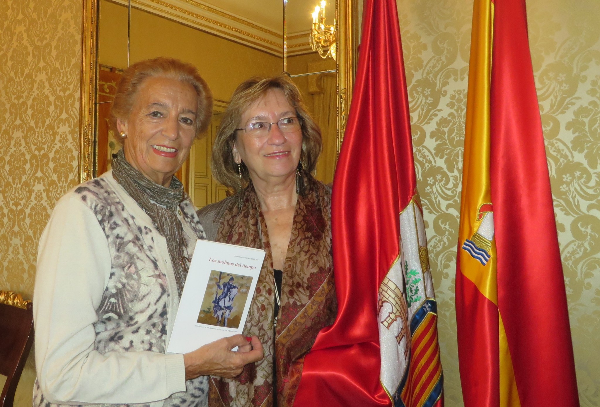 1-pilar-fernandez-labrador-y-maria-do-sameiro-barroso-en-el-ayuntamiento-de-salamanca-foto-de-jacqueline-alencar-2016