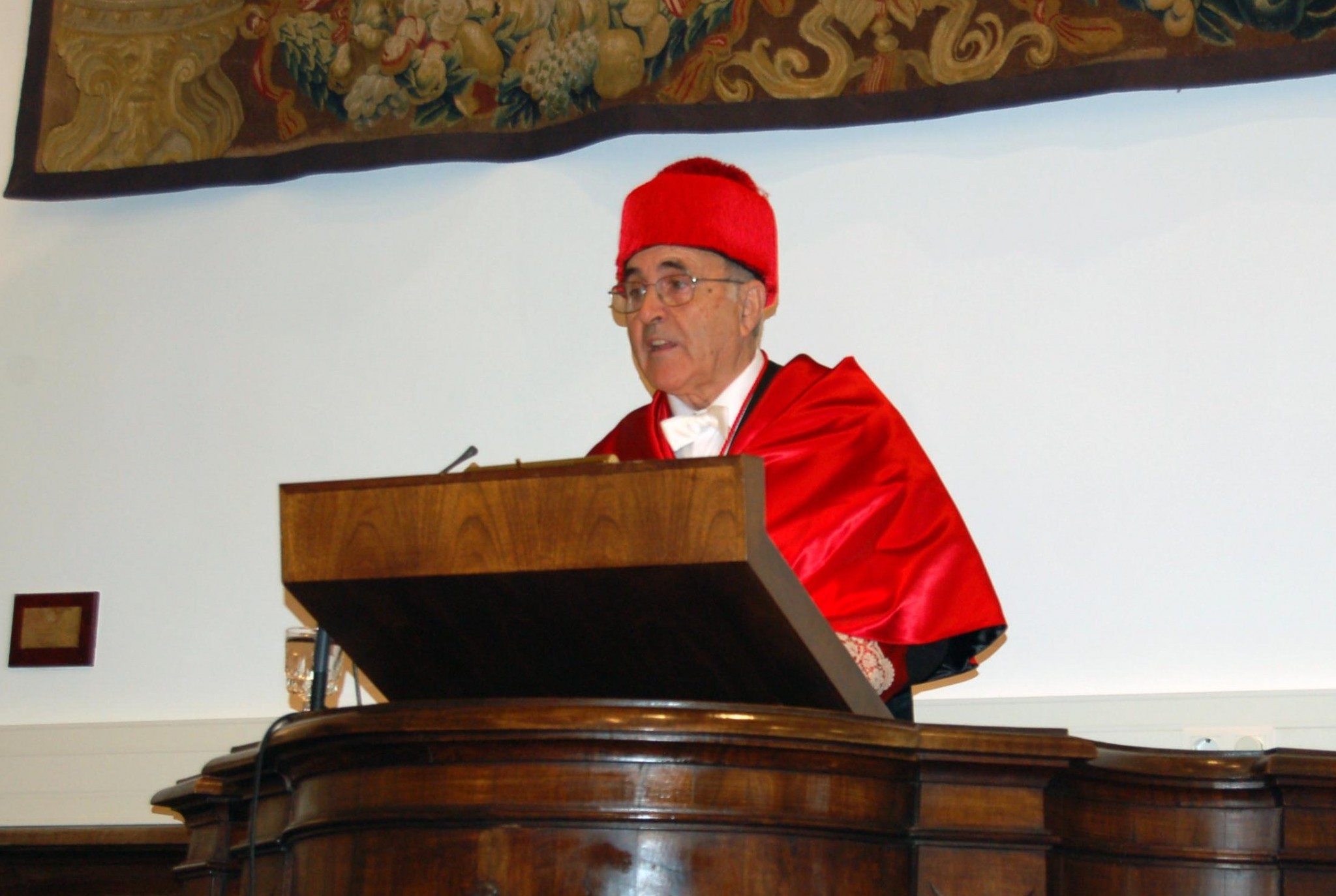 14-luis-enrique-de-la-villa-en-su-discurso-de-recepcion-del-doctorado-honoris-causa-por-salamanca