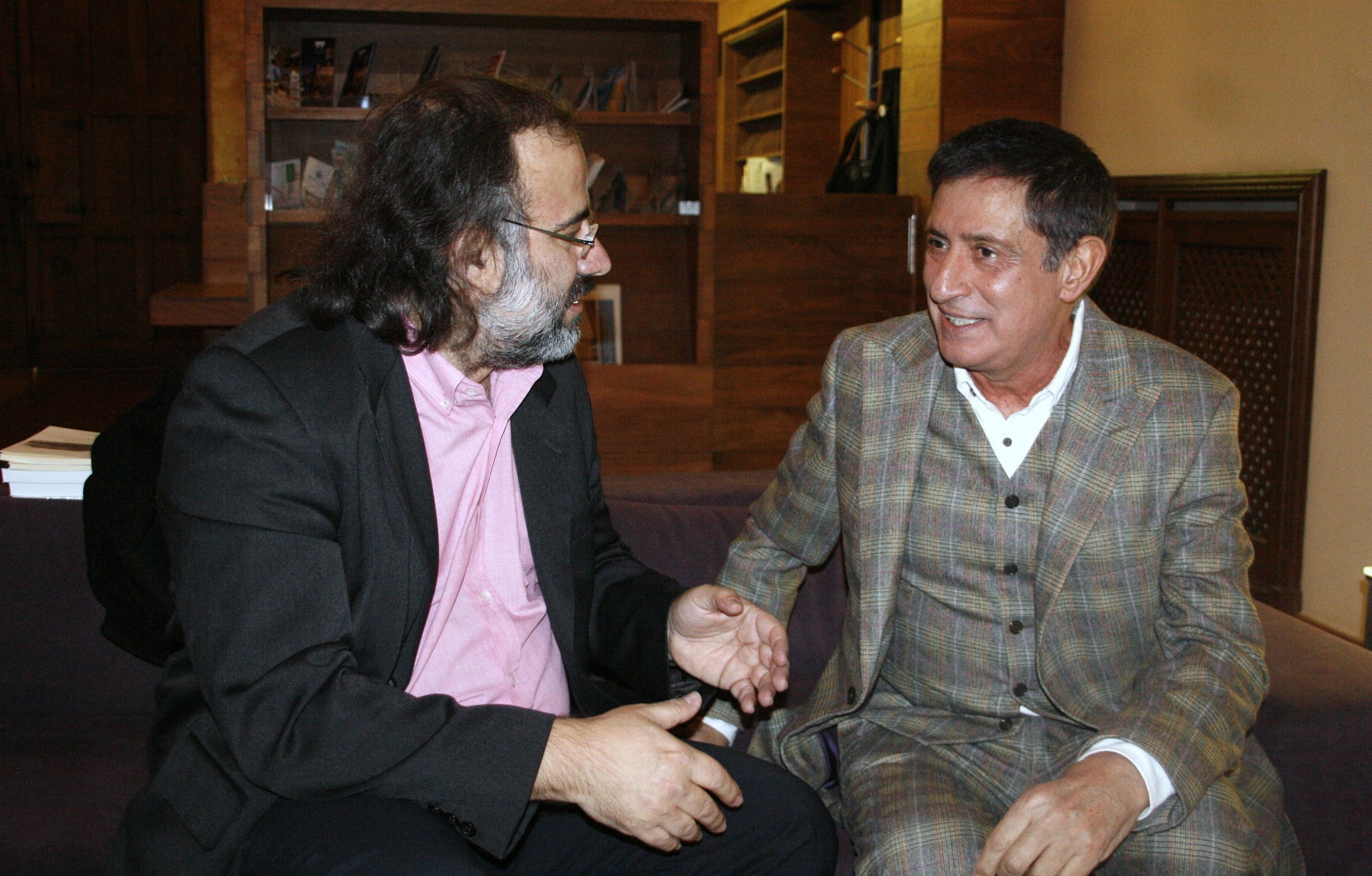 2-alfredo-perez-alencart-conversando-con-jesus-fonseca