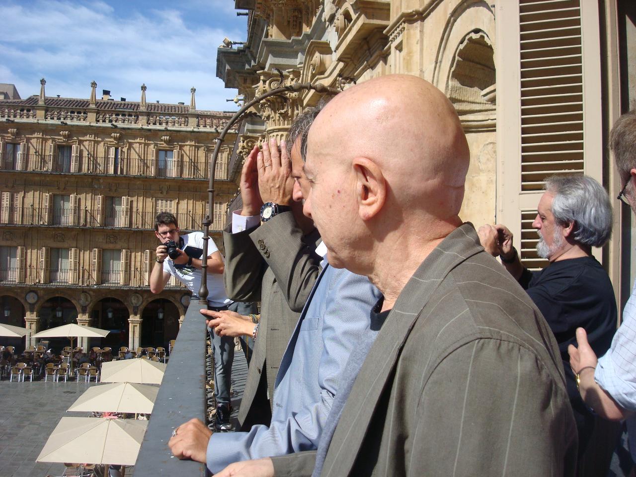 4-mujica-en-el-balcon-del-ayuntamiento-y-la-plaza-mayor-1280x768