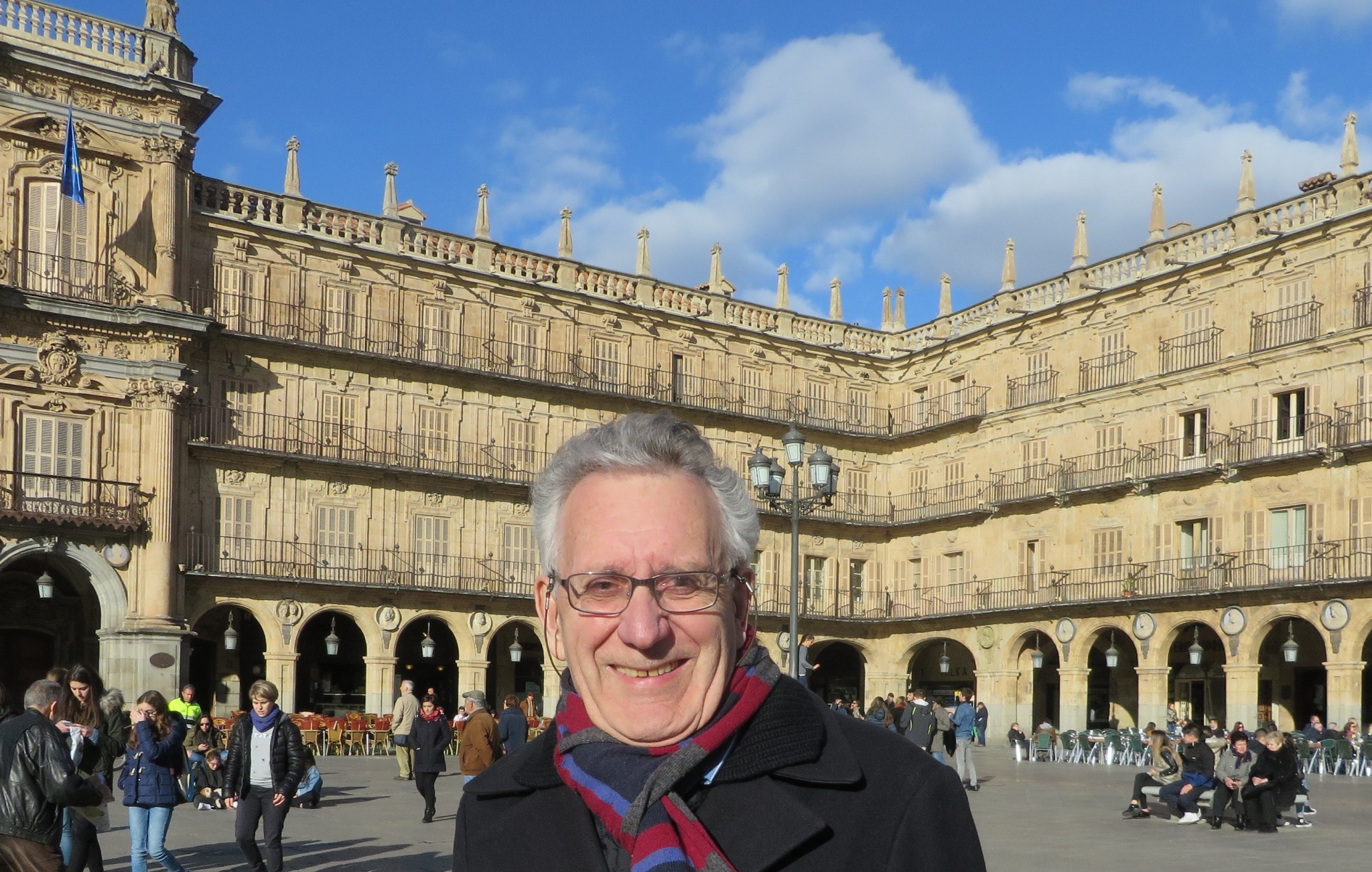 1 El poeta y teólogo Máximo García Ruiz en la Plaza Mayor de Salamanca (foto de Jacqueline Alencar)