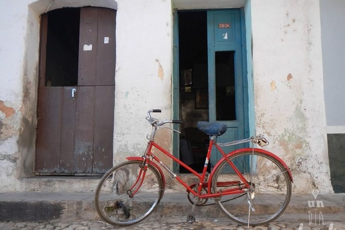 4 Bicicleta en una calle de Trinidad