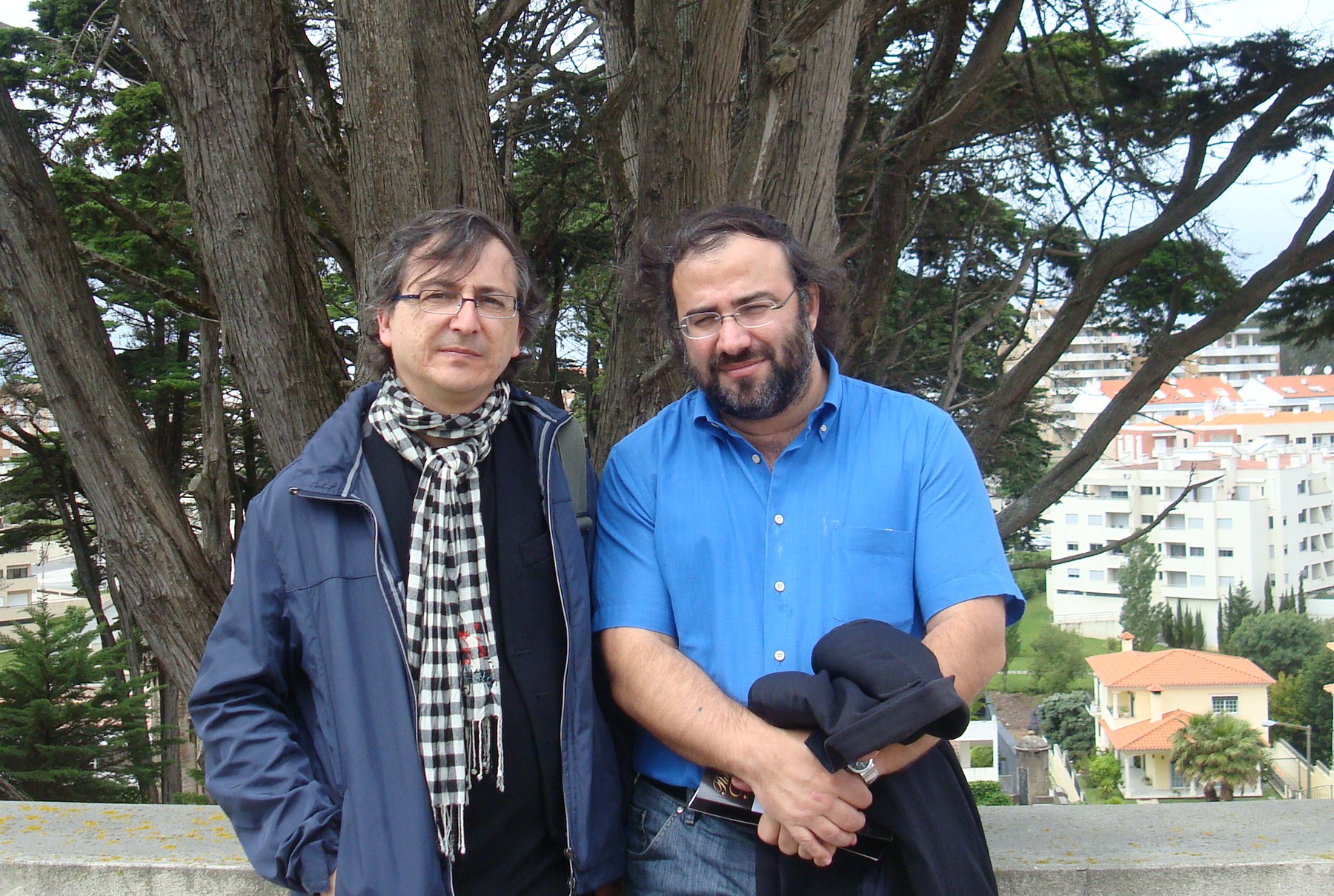 6 Miguel Elías y Alfredo Pérez Alencart en Figueira da Foz, Portugal (Fotografía de Jacqueline Alencar)