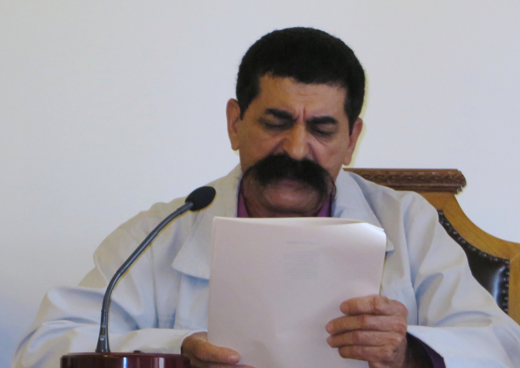 11 Juan Mares leyendo en el Aula Magna de la Facultad de Filología (Universidad de Salamanca, foto de Jacqueline Alencar)