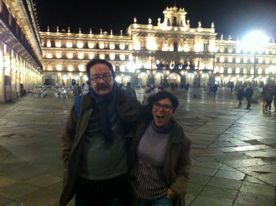 16 Sol y José Carlos de Nóbrega en la Plaza Mayor de Salamanca