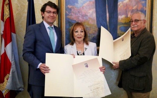 3 El alcalde de Salamanca, Alfonso Fernández Mañueco, con Matitiahu y Serrano, Huéspedes Distinguidos de la ciudad (2014)