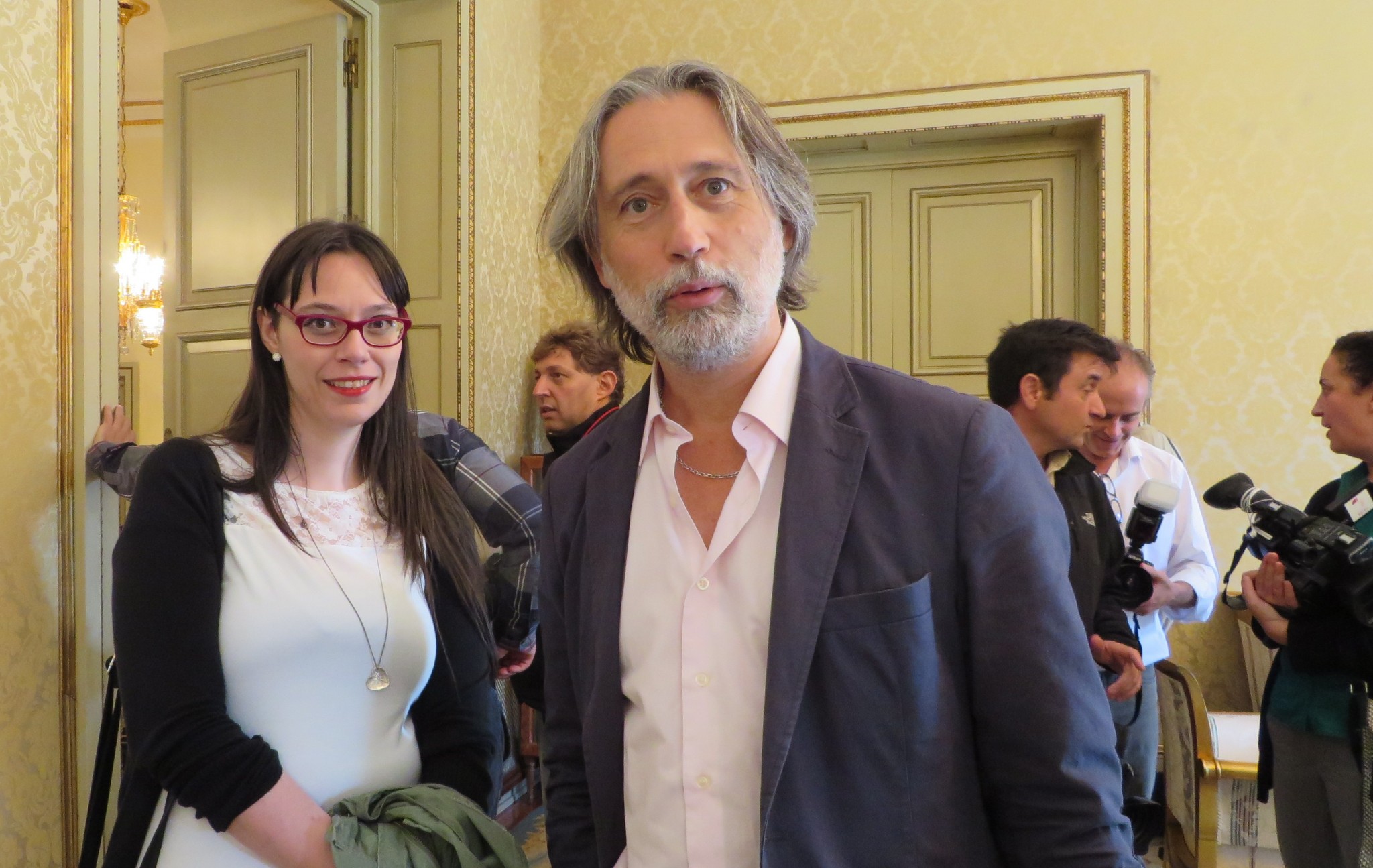 4 Ilia Galán en el salón de Recepciones del Ayuntamiento de Salamanca (foto de Jacqueline Alencar)