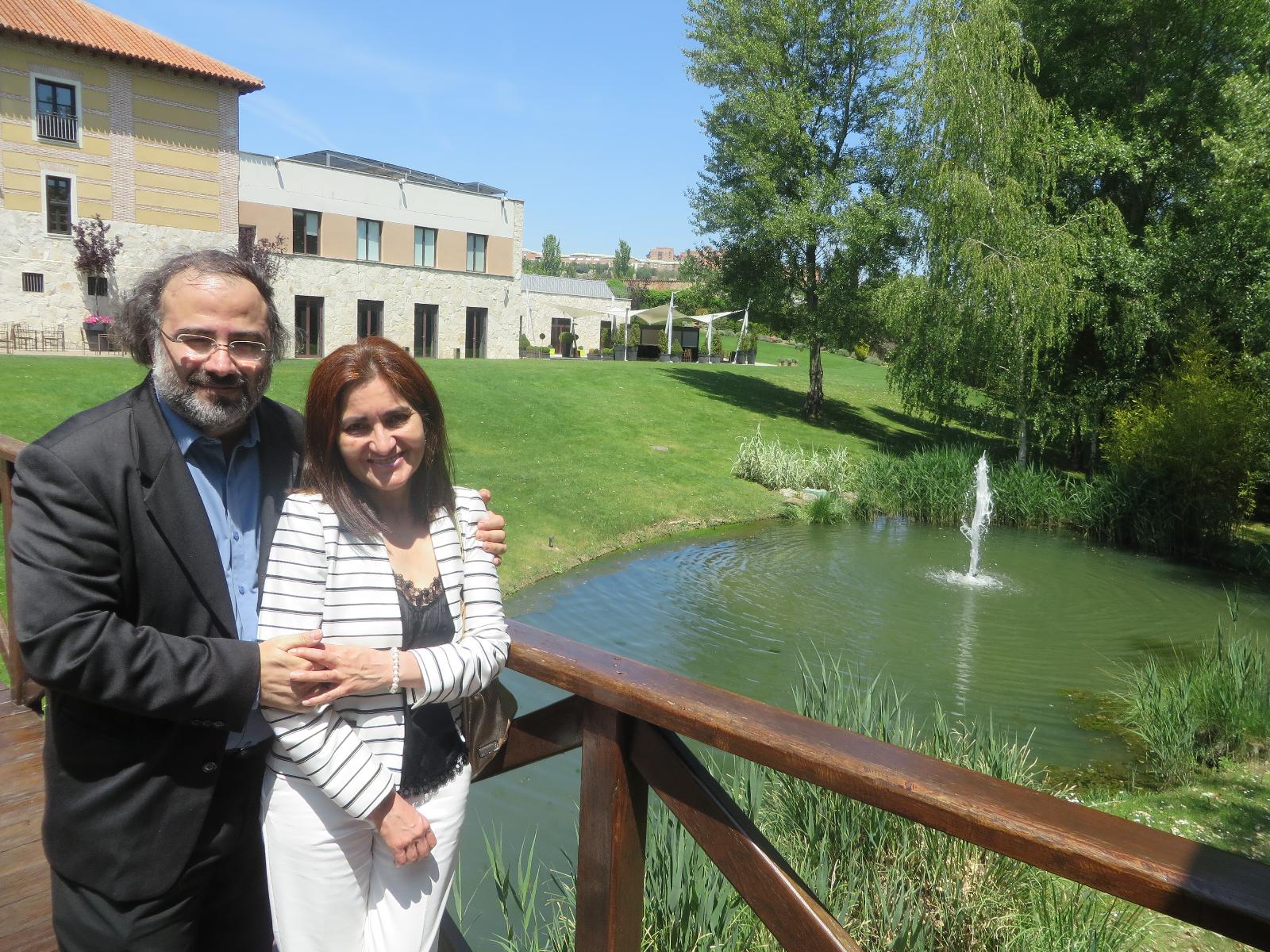 5 A. P. Alencart con Jacqueline, en Valladolid (foto de Carlos Aganzo)