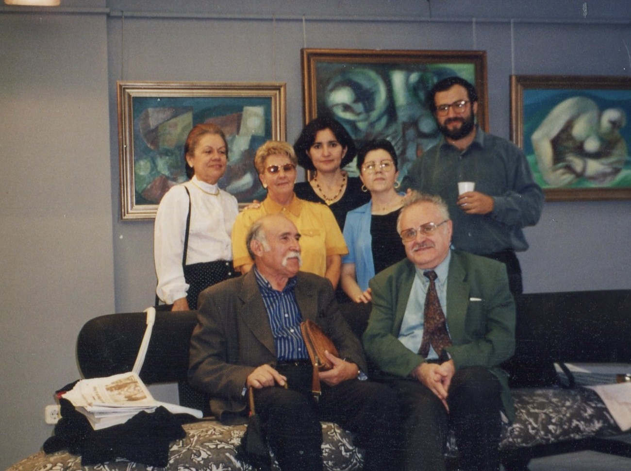 10 Lucia Andrade, Verónica Amat, Jacqueline Alencar, María Ángeles Ballesteros, A. P. Alencart, Luis Frayle y Ruiz Romero, durante su exposición salmantina (foto de Luis Monzón)