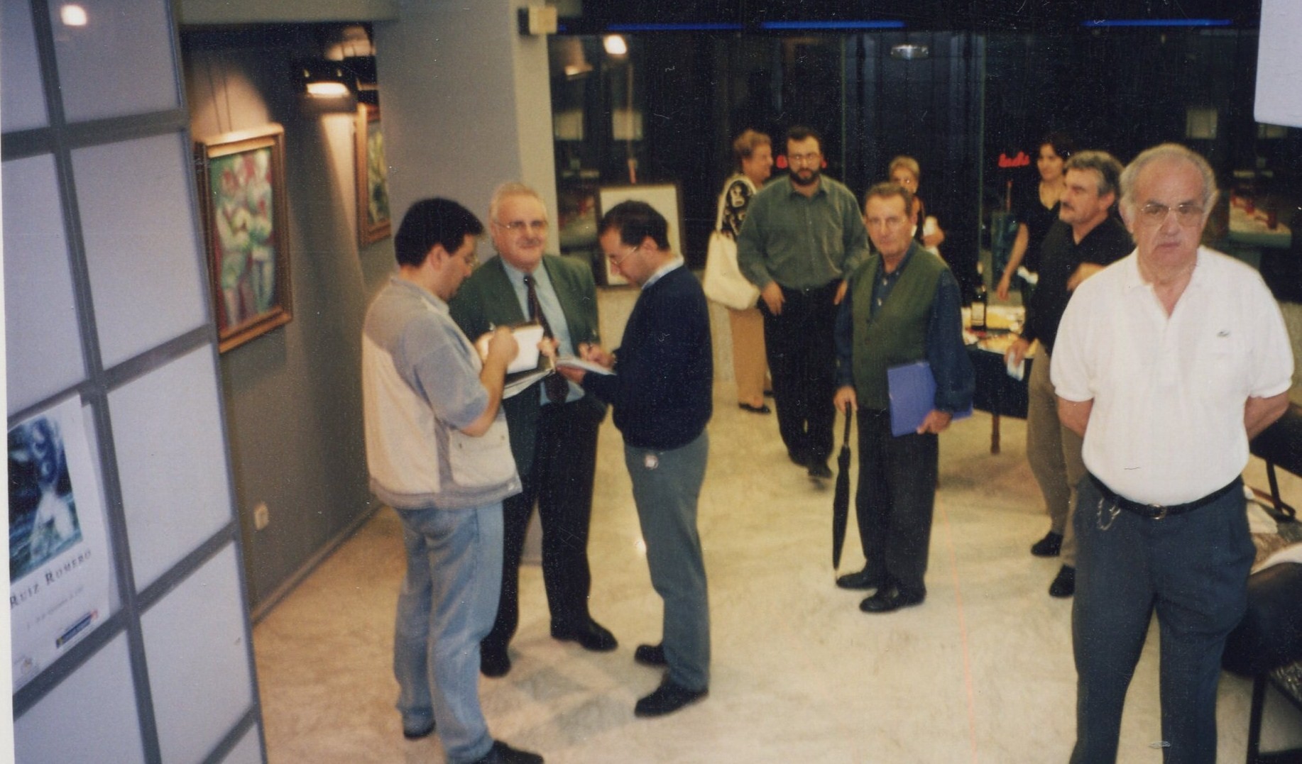 13 Rafael Ruiz Romero siendo entrevistado por periodistas de El Adelanto y La Gaceta (foto de Luis Monzón)