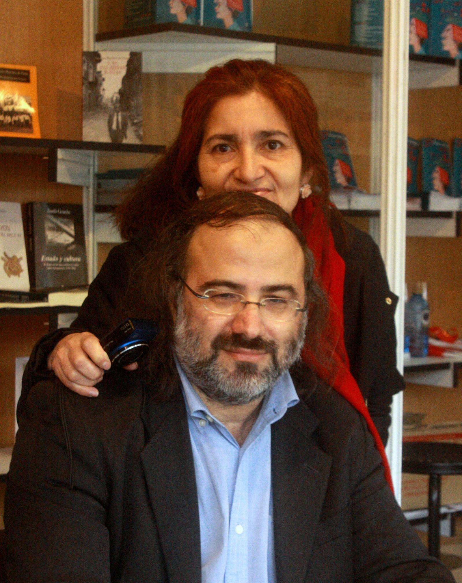 2 Jacqueline y Alfredo Pérez Alencart, en la Feria del libro de Salamanca (foto de José Amador Martín)