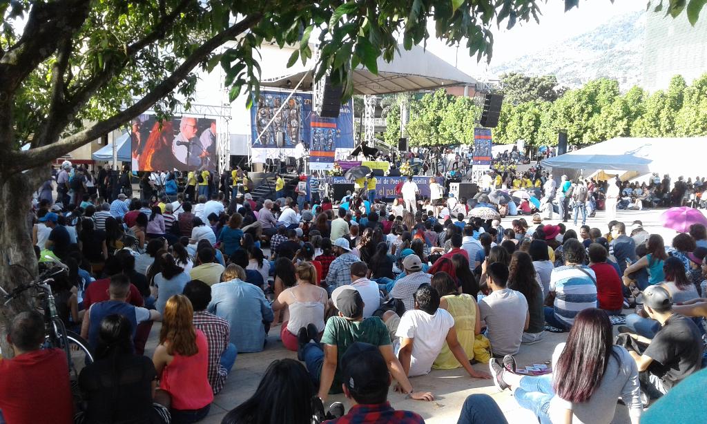 1 Parque de los Deseos de Medellín, el día de la inauguración, el 8 de julio