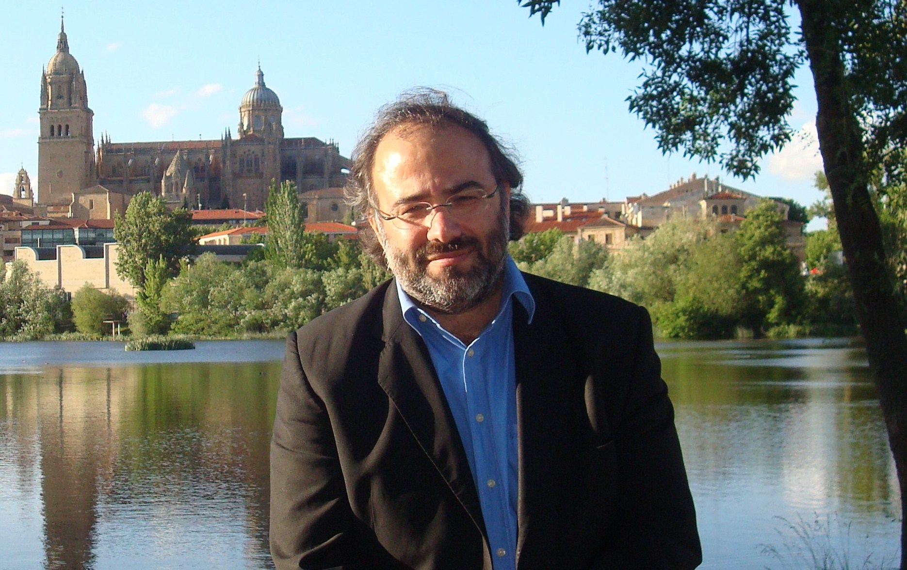 6 Alfredo Pérez Alencart con el Tormes y Salamanca al fondo