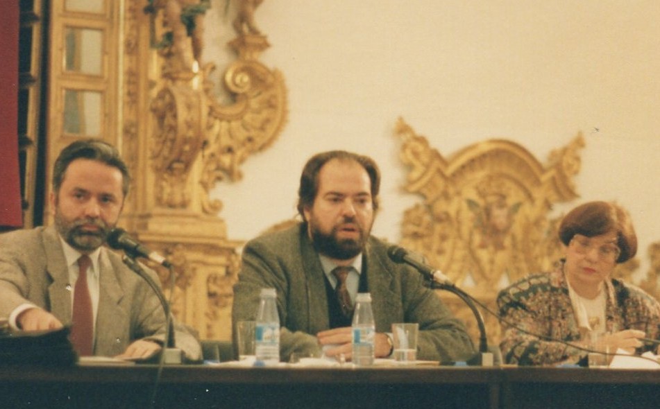 8 Felipe Lázaro (al centro), con Fernández Ferrer e Isabel Castellanos (Salamanca, 1993, foto de Jacqueline Alencar)