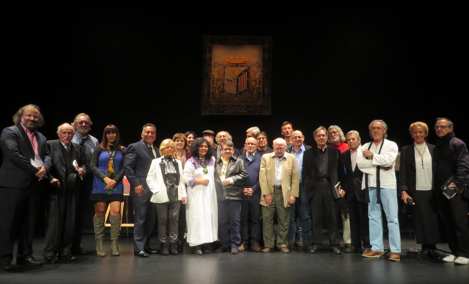 1 Poetas en el escenario de Teatro Liceo. Jornada inaugural (Foto de José Amador Martín)