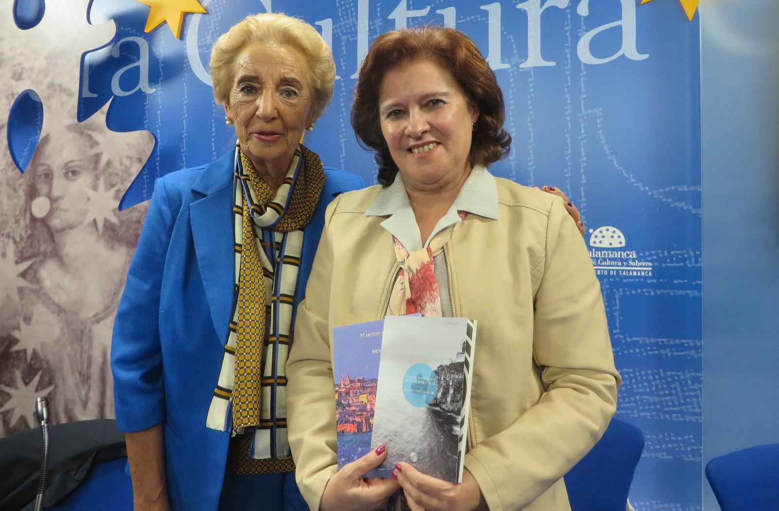 11 Pilar Fernández Labrador y Leocádia Regalo, en la Sala de la Palabra (Foto de José Amador Martín)