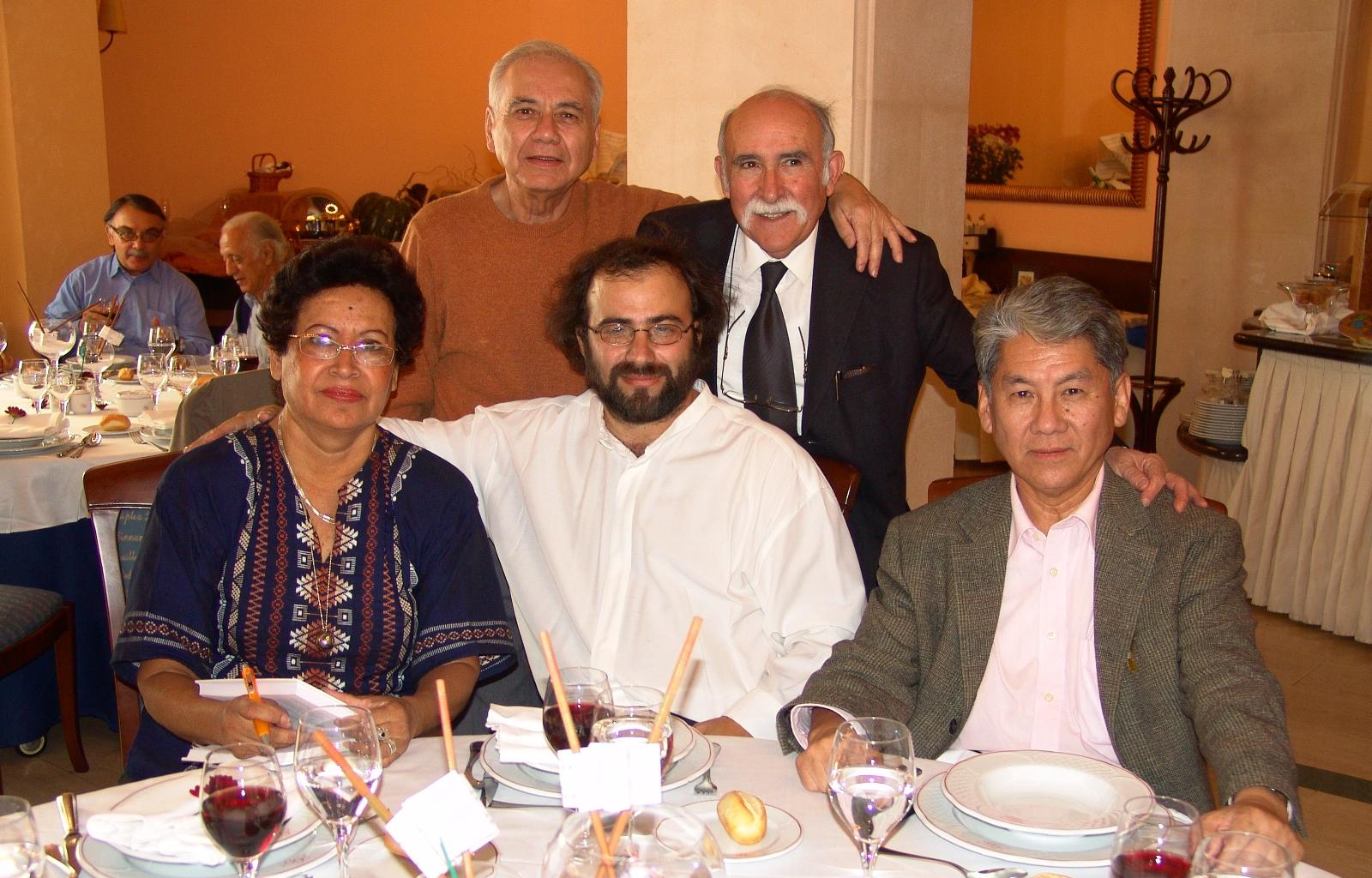 12 Ana Ilce Gómez, Pompeyo del Valle, A. P. Alencart, Luis Frayle Delgado y Pedro Shimose. Atrás, Eugenio Montejo y César López (foto de Jacqueline Alencar)