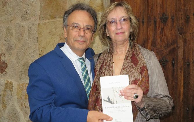 7 Pulido y la poeta portuguesa Maria do Sameiro Barroso (foto de Jacqueline Alenacr)