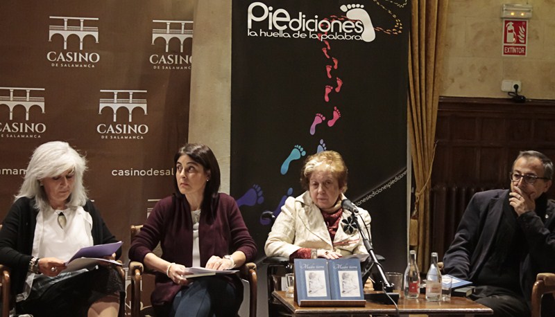 7 Montserrat Villar, Elena Díaz Santana, Caridad Hernández Barbero y Miguel Elías, el día de la presentación en el Casino de Salamanca